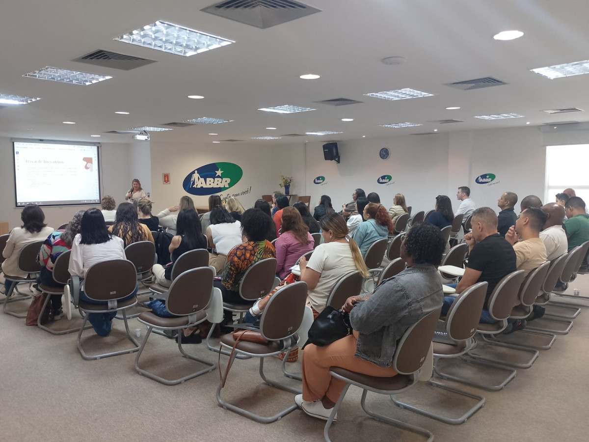 Debate sobre contrastes sociais na ABBR