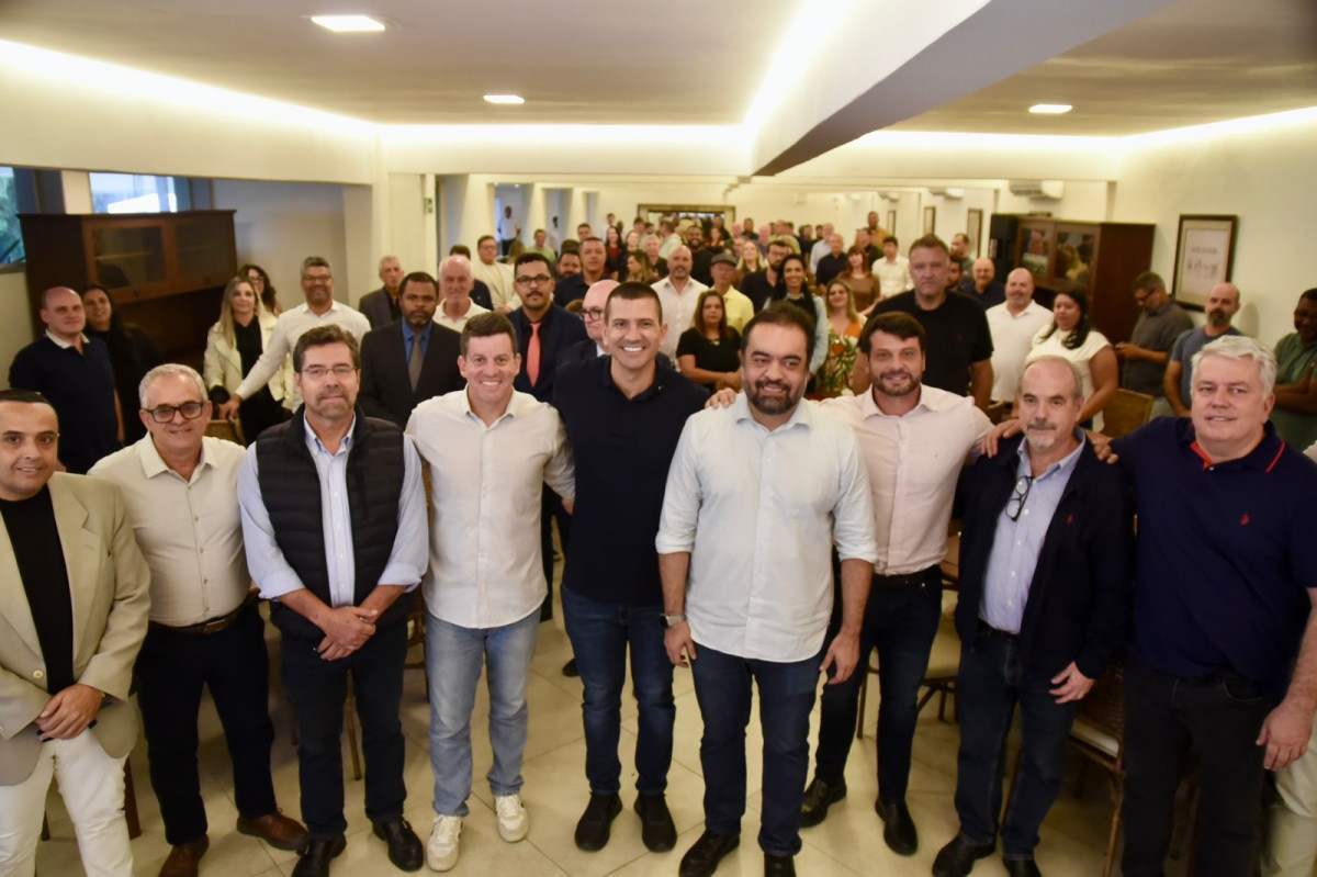 Ruas e Castro em reuni&atilde;o pol&iacute;tica em Petr&oacute;polis