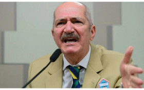 Aldo Rebelo vai &agrave; Justi&ccedil;a ap&oacute;s partido optar por Joaquim Barbosa