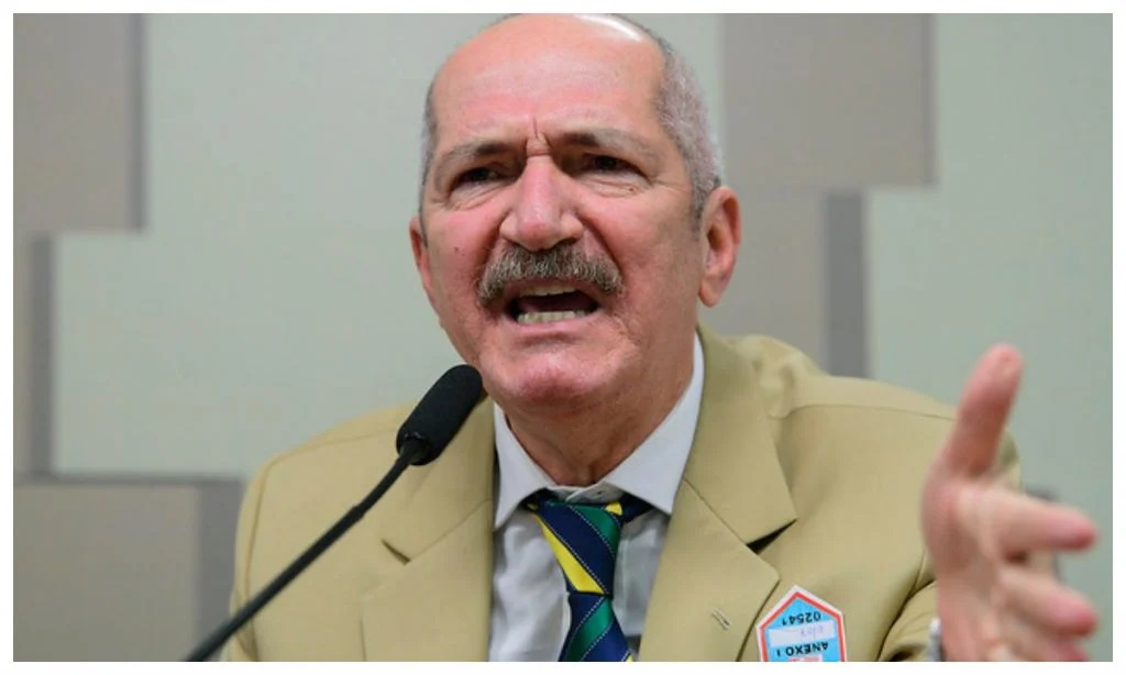 Aldo Rebelo vai &agrave; Justi&ccedil;a ap&oacute;s partido optar por Joaquim Barbosa