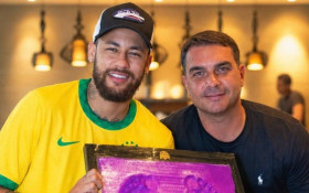 Eduardo e Fl&aacute;vio Bolsonaro reagem &agrave; convoca&ccedil;&atilde;o de Neymar para a Copa