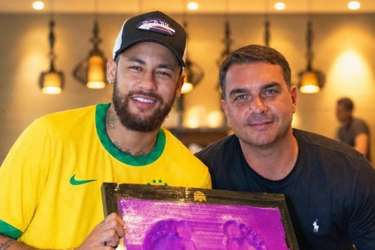 Eduardo e Fl&aacute;vio Bolsonaro reagem &agrave; convoca&ccedil;&atilde;o de Neymar para a Copa