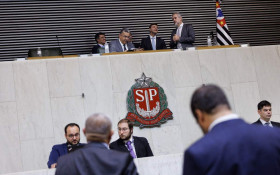 Assembleia aprova aumento da licen&ccedil;a‑paternidade