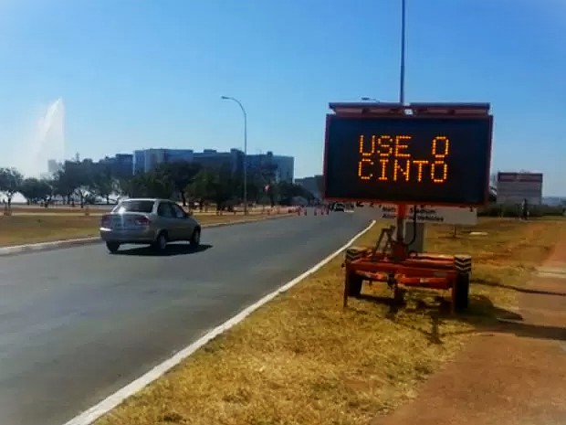 BRASILIANAS | Detran‑DF suspende edital de pain&eacute;is de orienta&ccedil;&atilde;o ap&oacute;s cr&iacute;ticas p&uacute;blicas