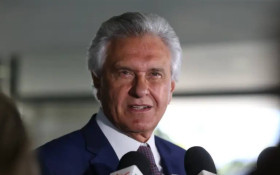 Caiado alfineta Fl&aacute;vio Bolsonaro por elo com Vorcaro: "Contaminado"