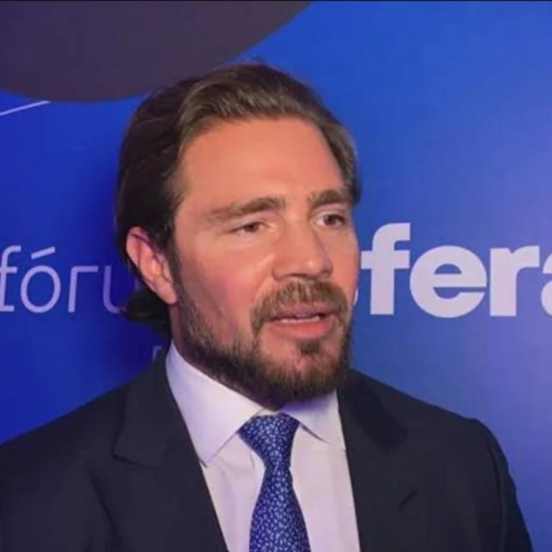 Daniel Vorcaro conversa com seus advogados para delação