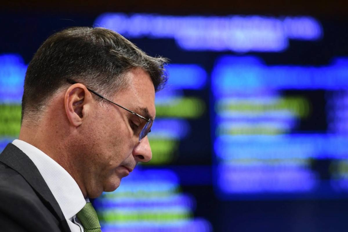 Fl&aacute;vio Bolsonaro entra na mira do TCU por uso de cota parlamentar; ex‑deputado do PT &eacute; sorteado relator