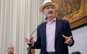 DC prepara expuls&atilde;o de Aldo Rebelo por cr&iacute;tica &agrave; escolha de Barbosa