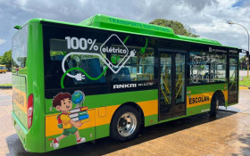 BRASILIANAS | DF inicia testes com &ocirc;nibus escolar 100% el&eacute;trico em rota da rede p&uacute;blica