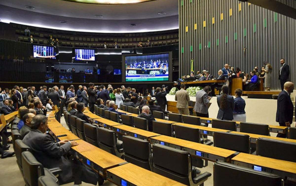 Farra populista &eacute; arma de governantes impopulares