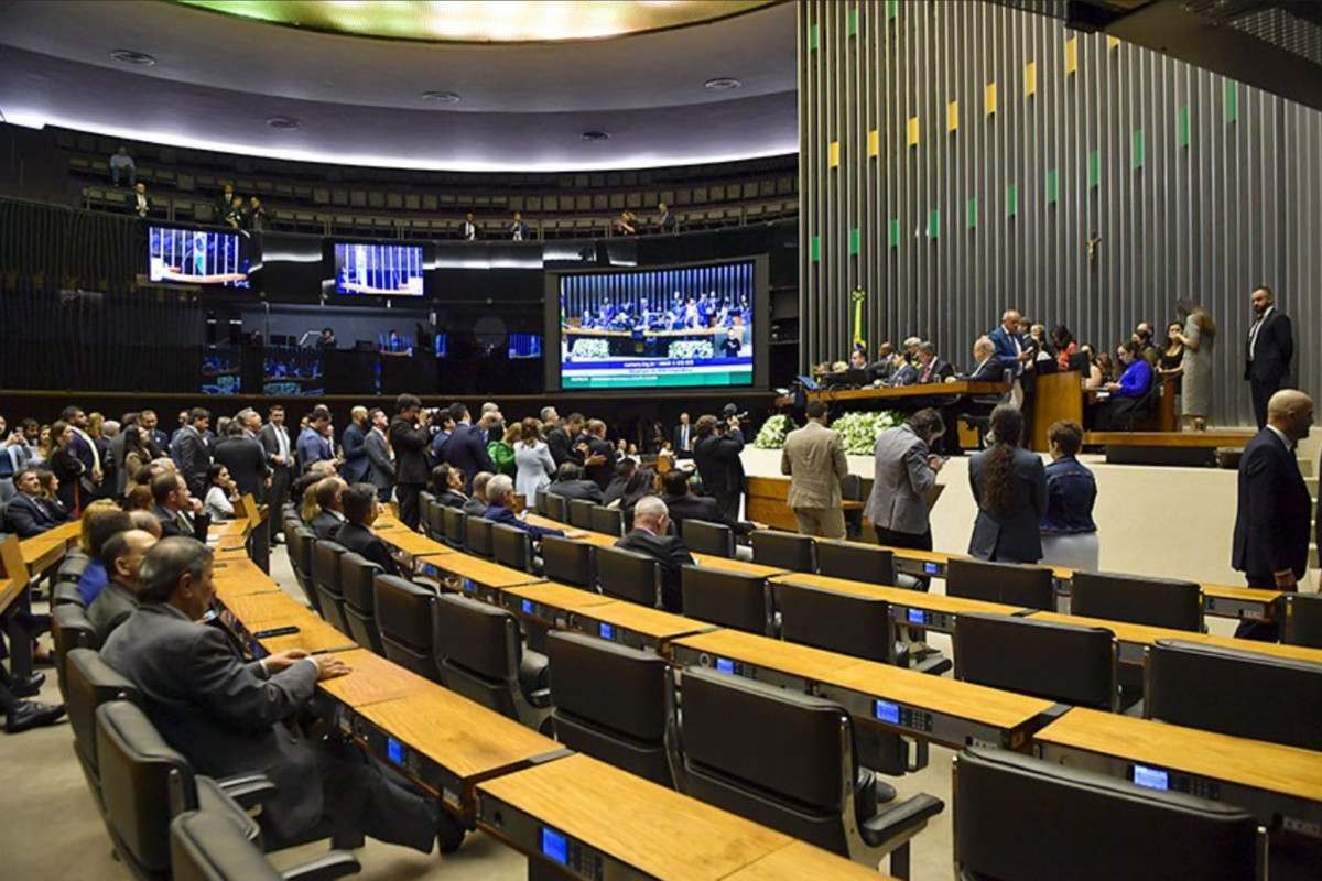 Farra populista &eacute; arma de governantes impopulares