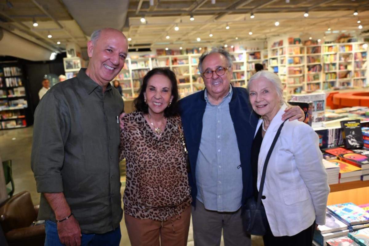 BRASILIANAS | Arruda lan&ccedil;a o livro 'Minhas Esta&ccedil;&otilde;es' e apresenta ao p&uacute;blico 'o seu lado B'