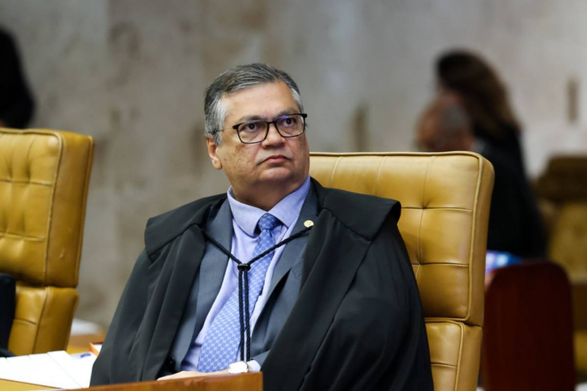 Dino investiga se filme sobre Bolsonaro recebeu dinheiro de emendas parlamentares