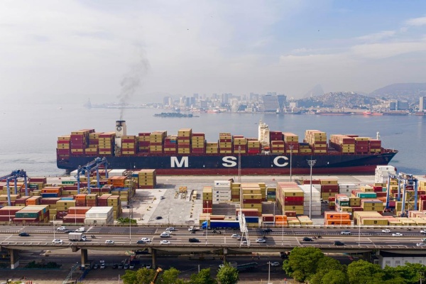 Porto do Rio amplia canal e passa a receber navios maiores