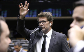 PF diz que M&aacute;rio Frias encabe&ccedil;a &lsquo;n&uacute;cleo pol&iacute;tico&rsquo; de organiza&ccedil;&atilde;o criminosa investigada