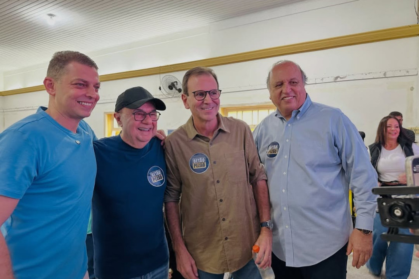 Coluna Magnavita | Pol&iacute;ticos prestigiaram lan&ccedil;amento de pr&eacute;‑candidatura de Bet&atilde;o Pez&atilde;o