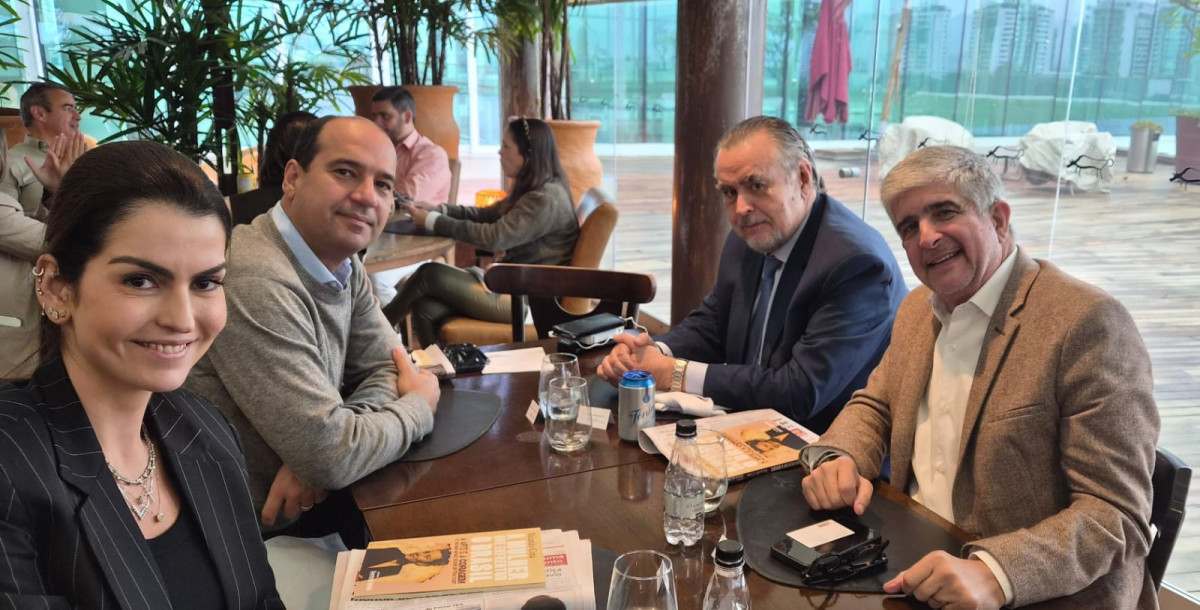 Marcela Grille, diretora da Rede Windsor; Pedro Teixeira, VP da Ternium; o publisher do Correio da Manhã, Cláudio Magnavita; e Reynaldo Figueiredo, gerente comercial da TV Record Rio