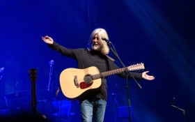 BRASILIANAS | Oswaldo Montenegro celebra 70 anos com retorno de &lsquo;A Dan&ccedil;a dos Signos&rsquo; em apresenta&ccedil;&atilde;o &uacute;nica