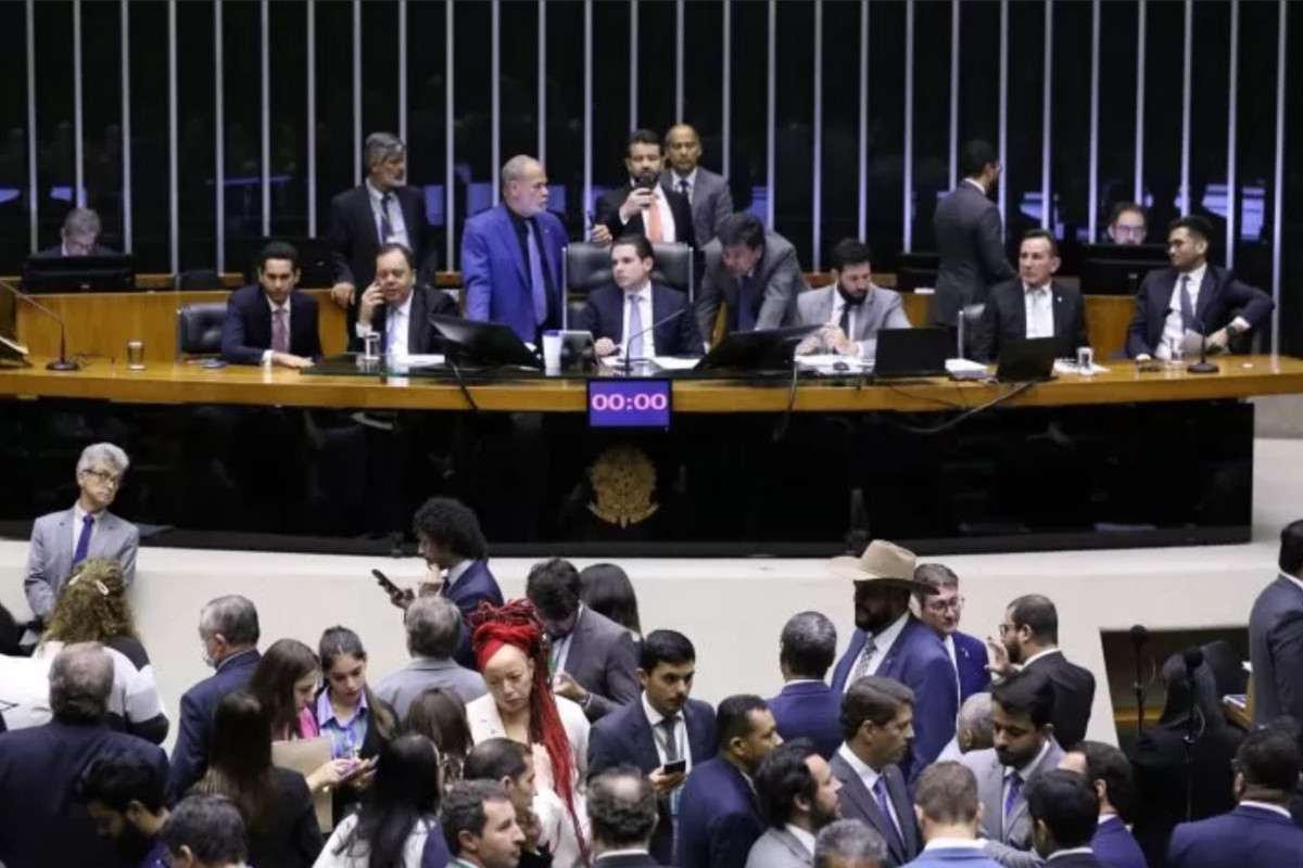 PPEC do fim da escala 6x1 deve ser votada na quinta-feira