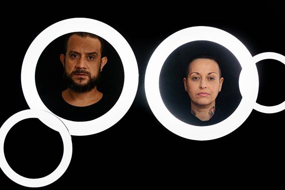 'Pessoa F&iacute;sica' transforma a burocracia digital em teatro do absurdo no Sesc Copacabana