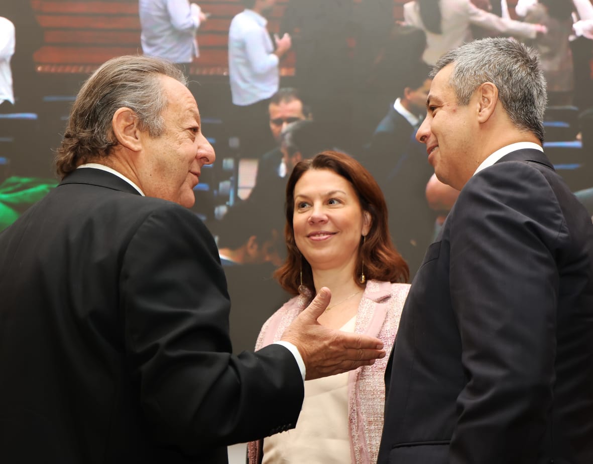 Os desembargadores Luiz Zveiter e Mauro Martins com a presidente da AMAERJ, juiza Eunice Haddad