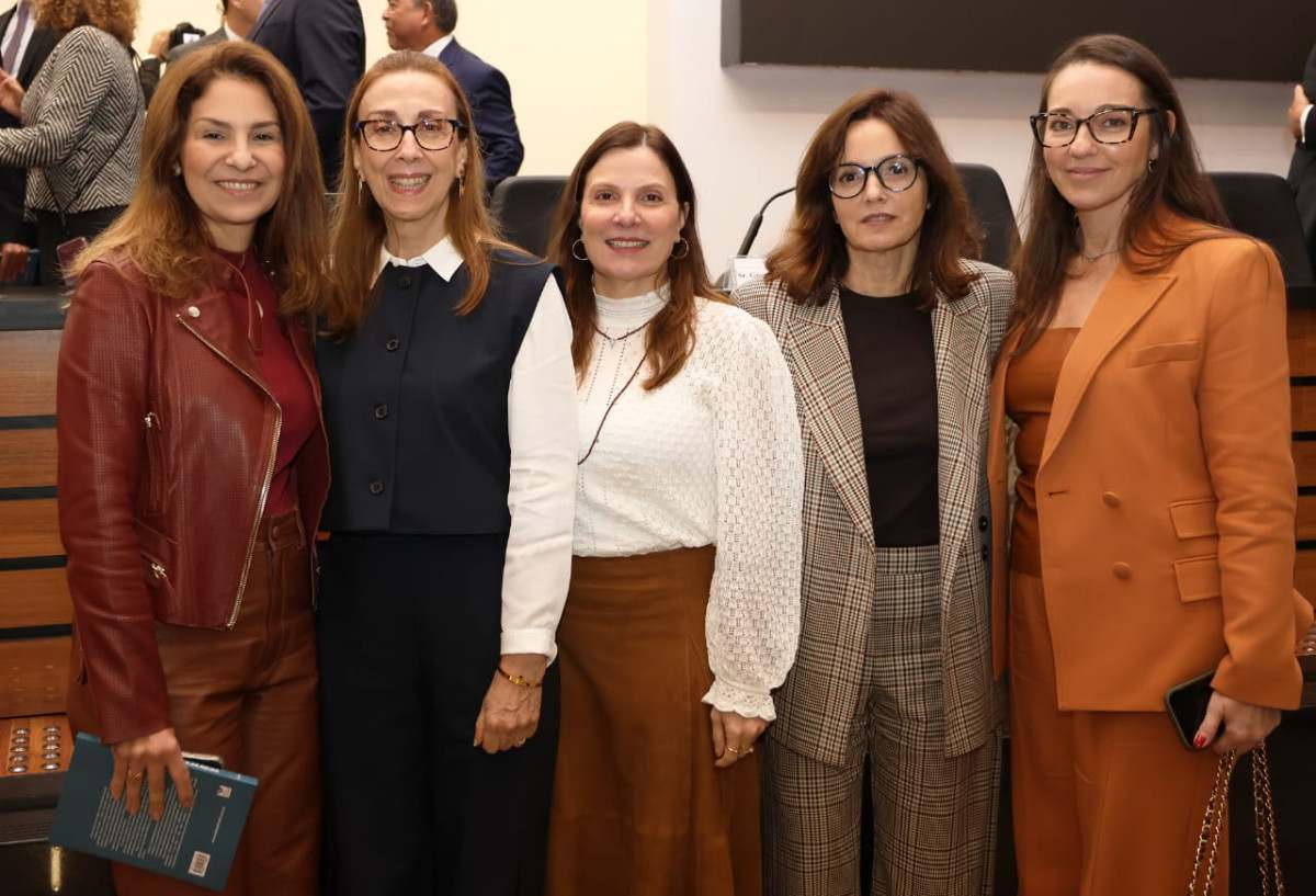A juíza Rita Vergette com as des. Sandra Kayat e Maria Helena Machado; e as juízas auxiliares da presidência Alessandra Bilac e Daniela Ferro