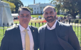 "Encontro de Fl&aacute;vio Bolsonaro com Trump anima a milit&acirc;ncia", diz Eduardo