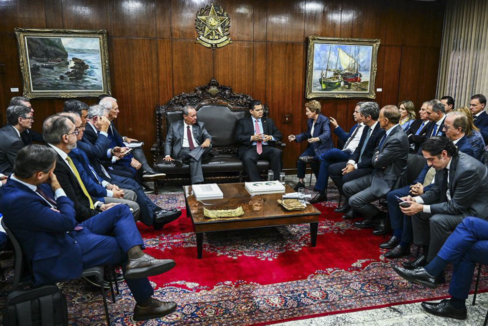 Empres&aacute;rios tentam barrar 6X1 no Senado