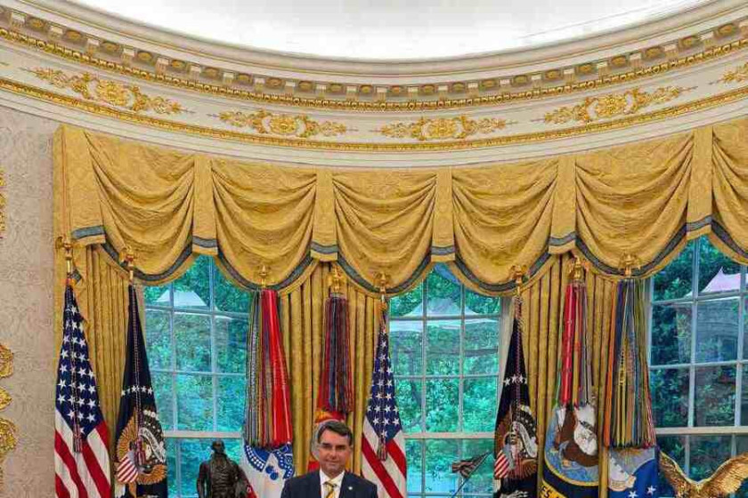 Fl&aacute;vio obt&eacute;m foto com Trump como trunfo eleitoral