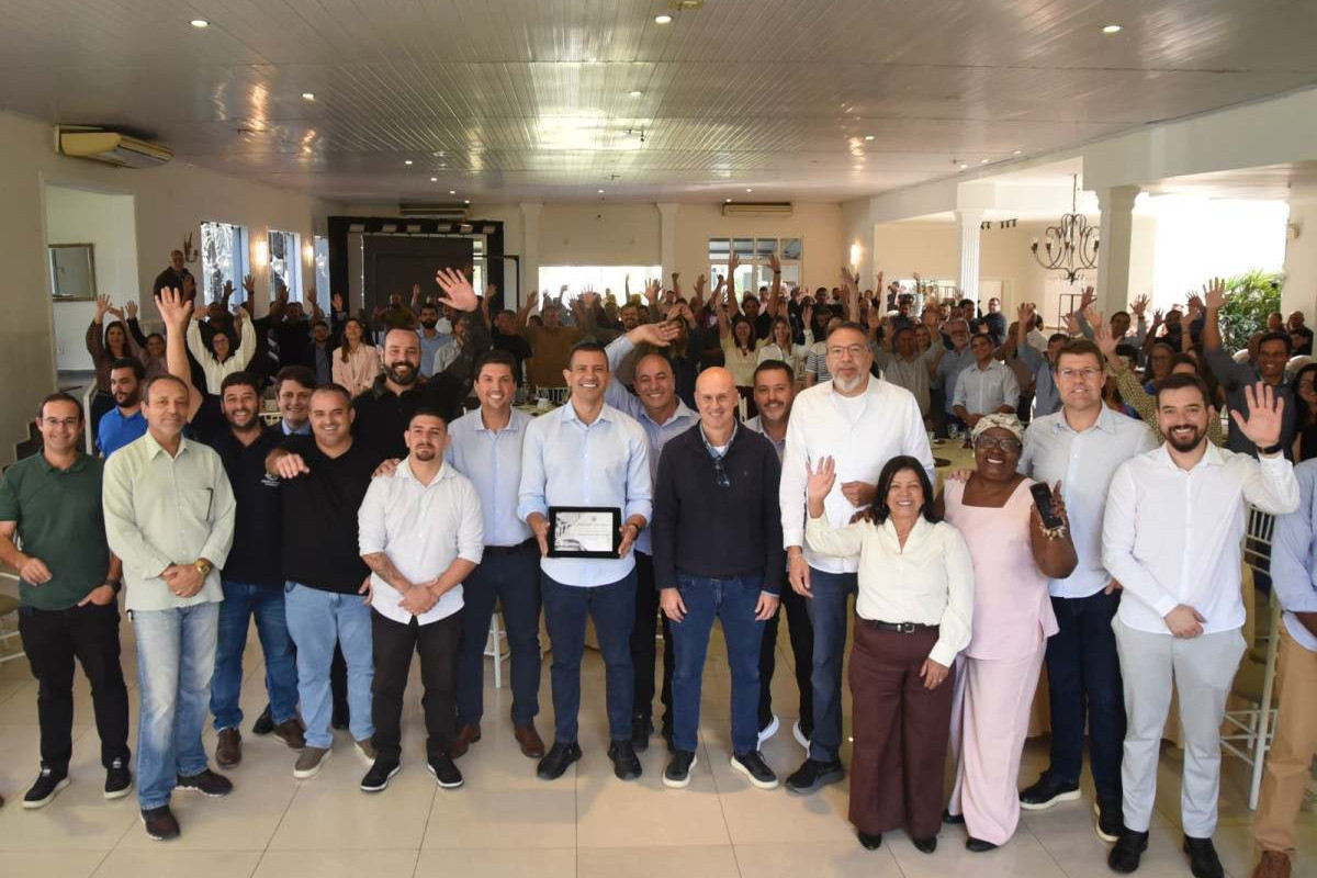 Coluna Magnavita | Douglas re&uacute;ne lideran&ccedil;as no M&eacute;dio Para&iacute;ba