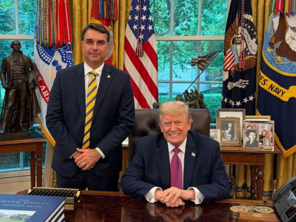 Flávio Bolsonaro com Donald Trump