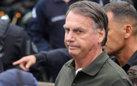 Pol&iacute;cia apreende pistola de Bolsonaro; Moraes pede explica&ccedil;&otilde;es