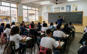 Piso salarial de R$ 5.130,63 a professores vai &agrave; san&ccedil;&atilde;o