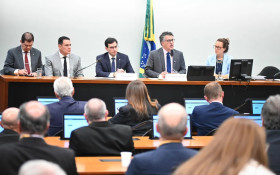 C&acirc;mara acelera PEC que pode acabar com a escala 6x1
