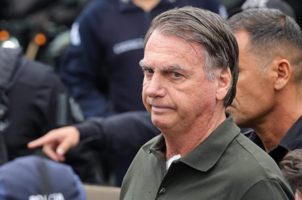Pol&iacute;cia apreende pistola de Bolsonaro; Moraes pede explica&ccedil;&otilde;es