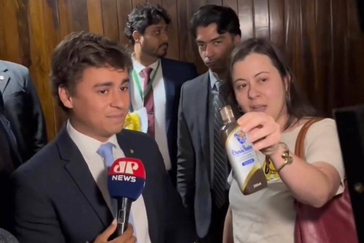 V&iacute;deo: Nikolas "ganha" &oacute;leo de peroba de S&acirc;mia Bomfim durante entrevista