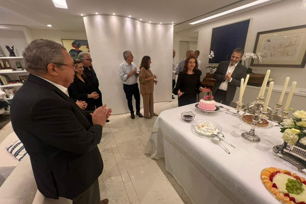 Coluna Magnavita | Lucia e Pedro Grossi oferecem jantar &agrave; aniversariante Maria In&ecirc;s Narciso