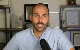 Eduardo Bolsonaro acusa Lula de chamar Trump, e n&atilde;o Fl&aacute;vio, de "idiota"