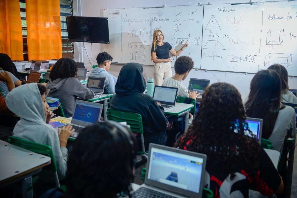 Governo de SP abre sele&ccedil;&atilde;o para professores
