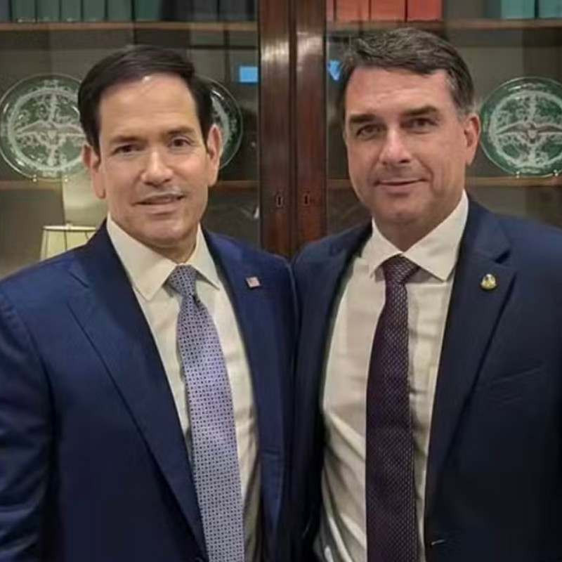Flávio Bolsonaro se encontrou com Marco Rubio na quarta-feira (27)