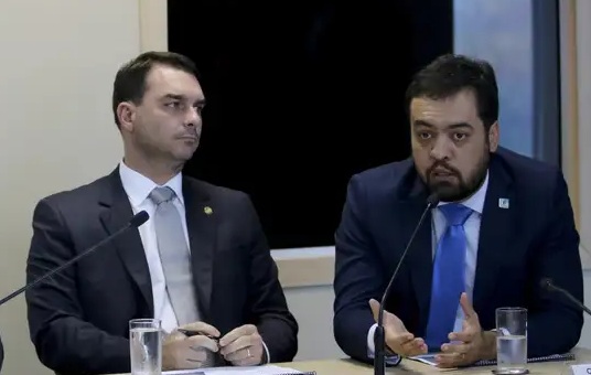 Pau que bate em Castro n&atilde;o bate em Fl&aacute;vio