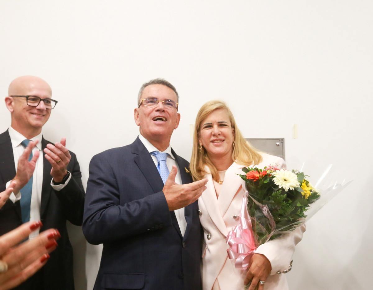 Durante a inauguração, o presidente do TRE-RJ, desembargador Claudio de Mello Tavares, com a presidente da OAB-RJ, Ana Tereza Basilio