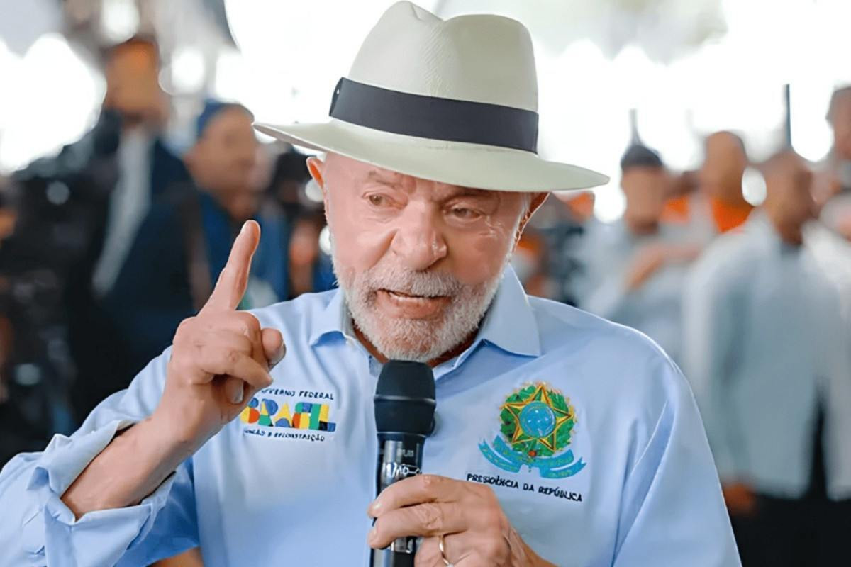 Lula culpa Eduardo e Fl&aacute;vio Bolsonaro por novo tarifa&ccedil;o de Trump