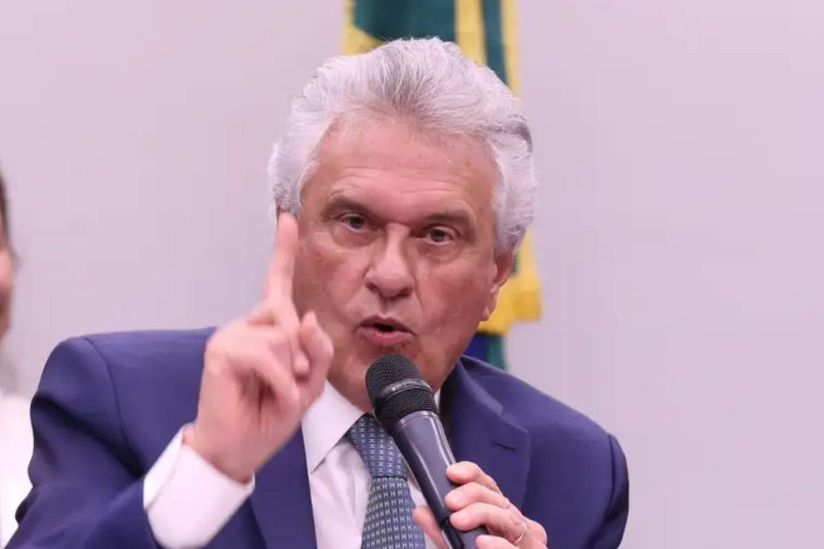 Caiado acusa Lula de tentar &lsquo;comprar voto&rsquo; com reajuste do Bolsa Fam&iacute;lia