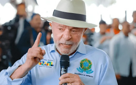 Lula culpa Eduardo e Fl&aacute;vio Bolsonaro por novo tarifa&ccedil;o de Trump