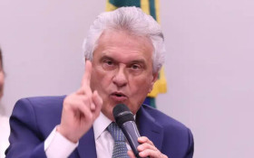 Caiado acusa Lula de tentar &lsquo;comprar voto&rsquo; com reajuste do Bolsa Fam&iacute;lia