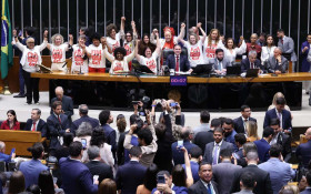 Aprovado na C&acirc;mara, fim da 6x1 come&ccedil;a no Senado