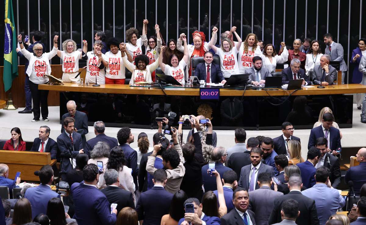 Aprovado na C&acirc;mara, fim da 6x1 come&ccedil;a no Senado