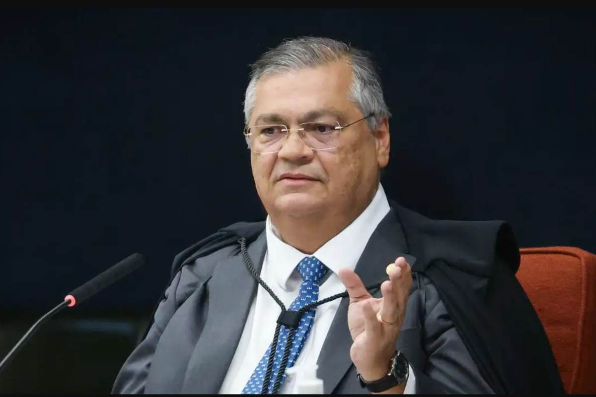 Dino sofre fratura em acidente dom&eacute;stico e cancela ida ao F&oacute;rum de Lisboa