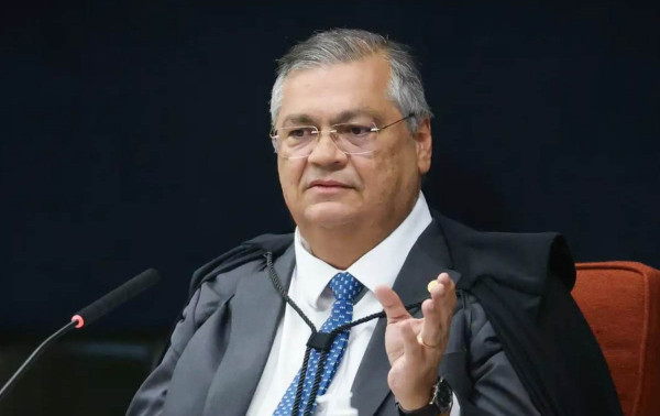 Dino sofre fratura em acidente dom&eacute;stico e cancela ida ao F&oacute;rum de Lisboa